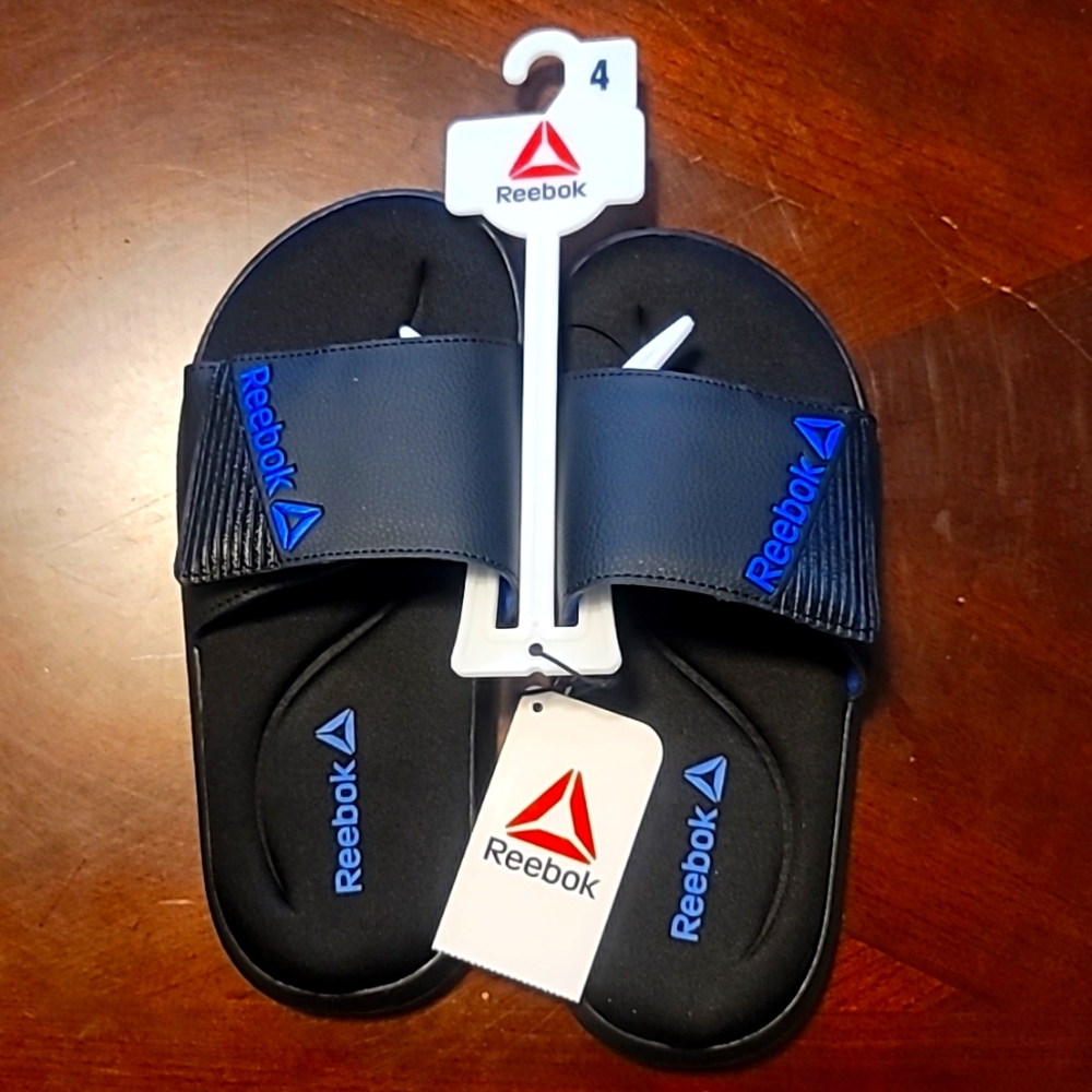 Reebok memory foam slide, size 4. Black w/blue letters. Nwt.